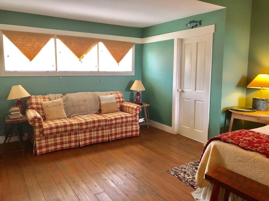 The Farmhouse Inn 
