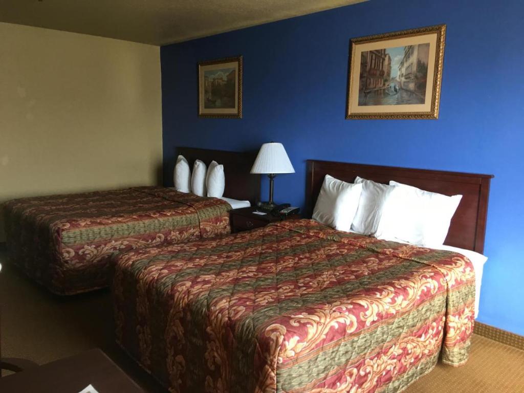 Econo Lodge Inn & Suites 