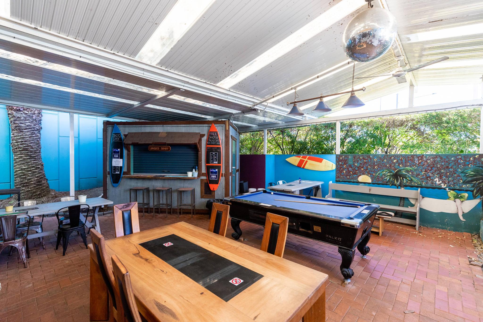 Bar