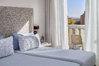 The Studio With Balcony