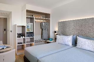 The Studio With Balcony