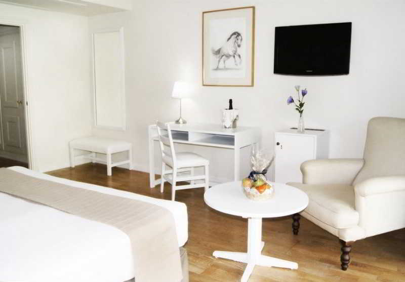 DOUBLE ROOM FOR 2 ADULTS