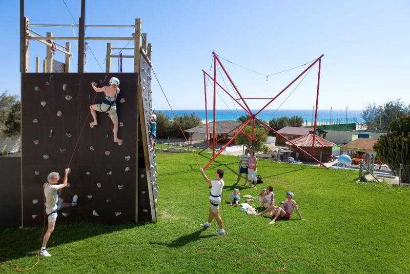 Sports and Entertainment
 di Melia Gorriones