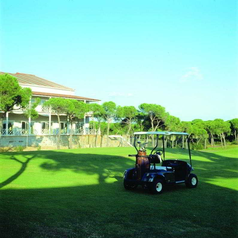 Sports and Entertainment
 di Hotel Nuevo Portil Golf 