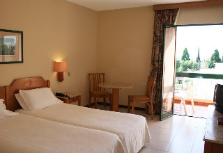 Room
 di Dom Pedro Garajau