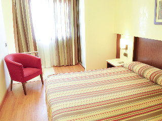 Room
 di Catalonia Born