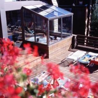 Sports and Entertainment
 di Tuc Blanc