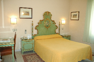 Room
 di Meson Castilla