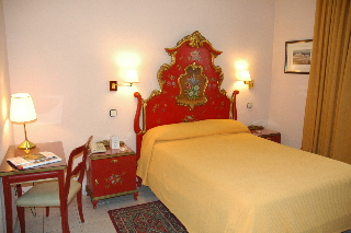 Room
 di Meson Castilla