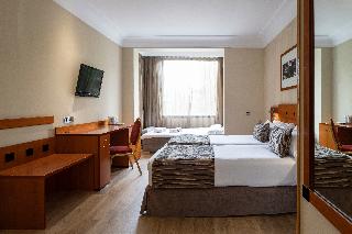 quadruple room