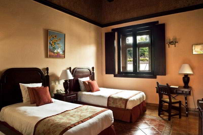 Room
 di Frances Santo Domingo MGallery Collection