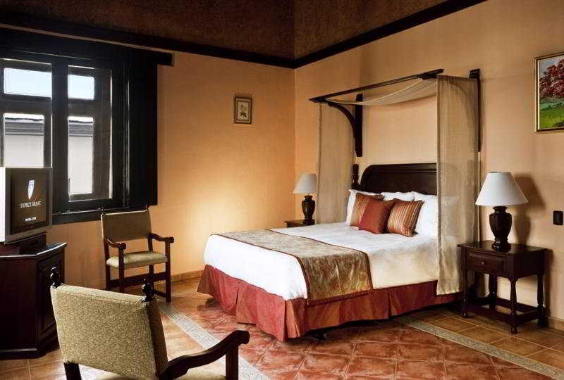 Room
 di Frances Santo Domingo MGallery Collection