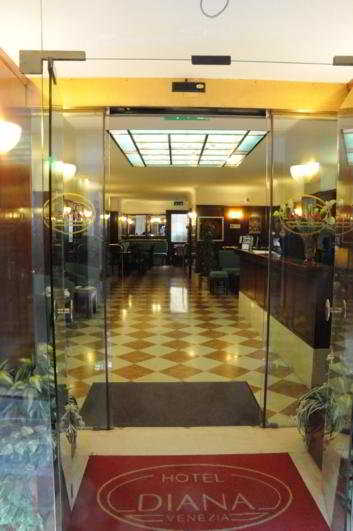 Lobby
 di Comfort Hotel Diana