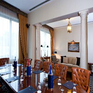 Executive, Milan