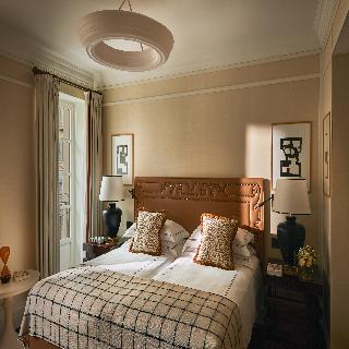 The Carlton Image 19