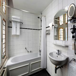 NH Amsterdam Schiller, Amsterdam and vicinity