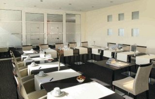 Conferences
 di The Square