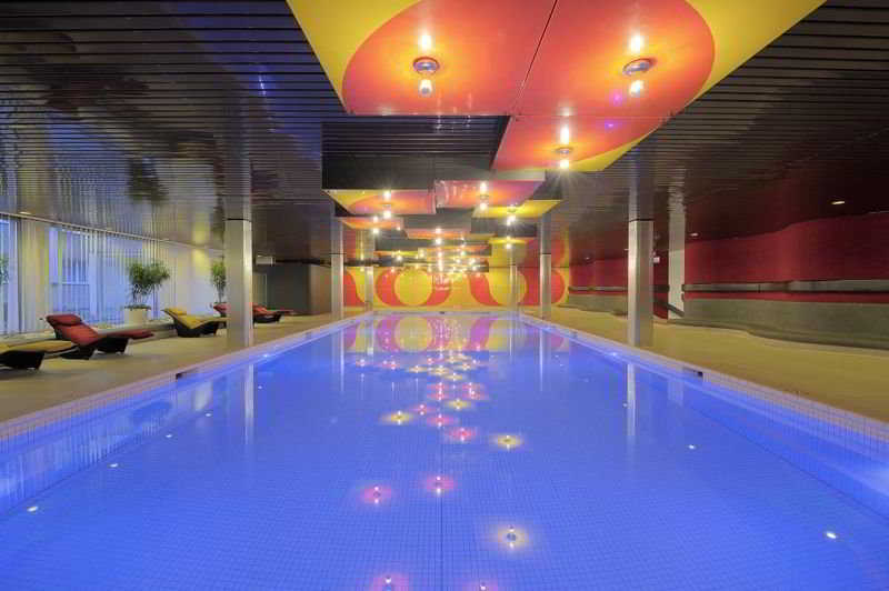 Radisson Blu Hotel - Basel - Pool