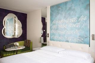 Room
 di N'vY Manotel