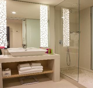 Room
 di N'vY Manotel