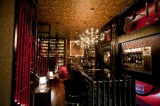 Drake Longchamp - Bar