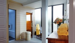 Sports and Entertainment
 di Royal Manotel