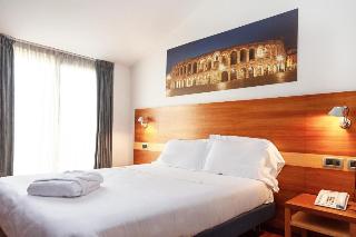 1 King Bed Non-Smoking Classic Room Convertible Into Two Twin Beds