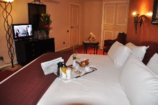 Room
 di Kenzi Basma