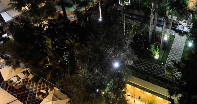 Terrace
 di La Tour Hassan