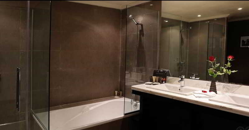 Room
 di La Tour Hassan