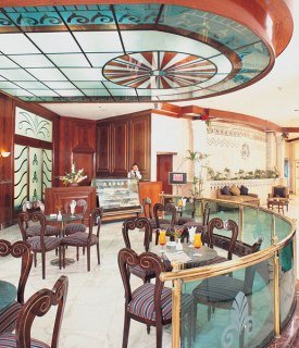 Bar
 di Cataract Pyramids Resort