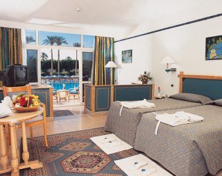 Room
 di Cataract Pyramids Resort