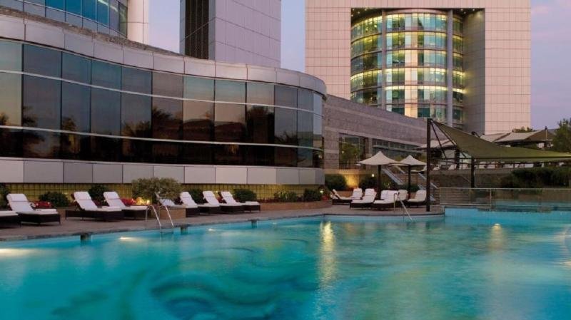 Jumeirah Emirates Towers - Pool