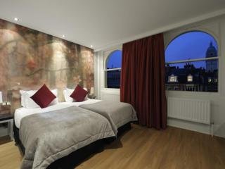 Room
 di The Queens Gate Hotel