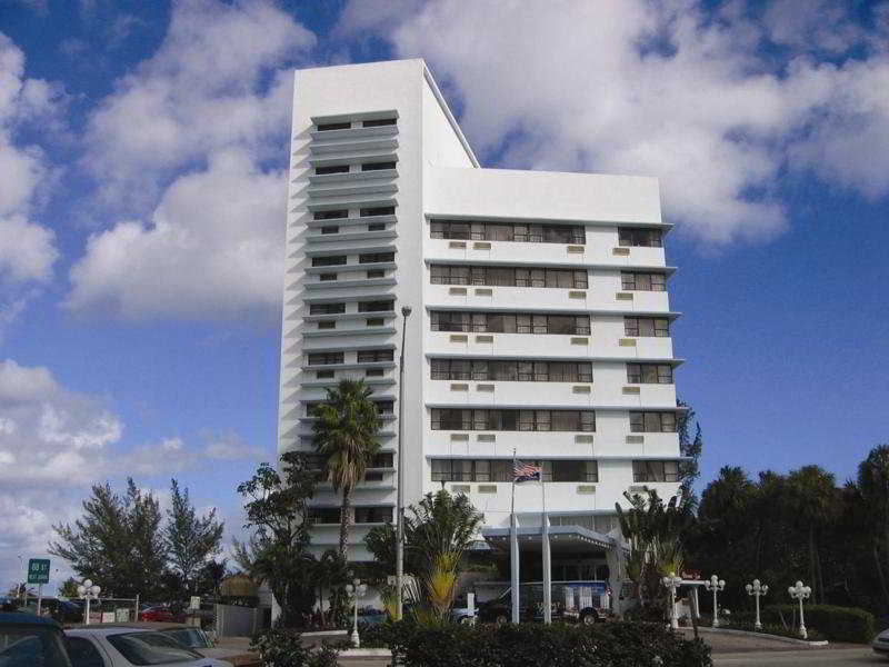 Howard Johnson Plaza North Miami Beach