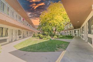 The Oakhurst Inn
