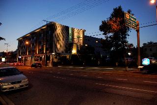 THE ADLER A HOLLYWOOD HILLS HOTEL