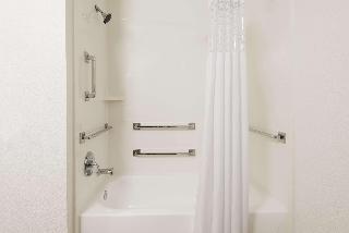 1 King Mobility Access With Tub