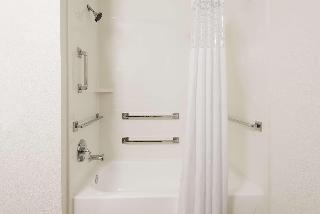 1 King Mobility Access With Tub