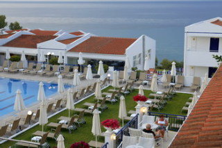 Terrace
 di Louis Plagos Beach