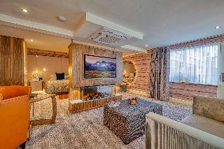 Suite-1 King Bed Non-Smoking Sitting Area Spa Bath Jetted Tub
