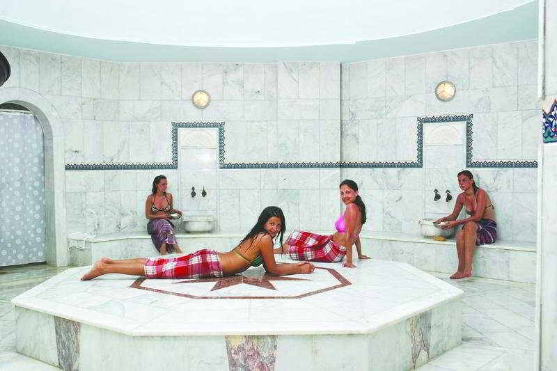 Sports and Entertainment
 di Acapulco Beach Club and Resort