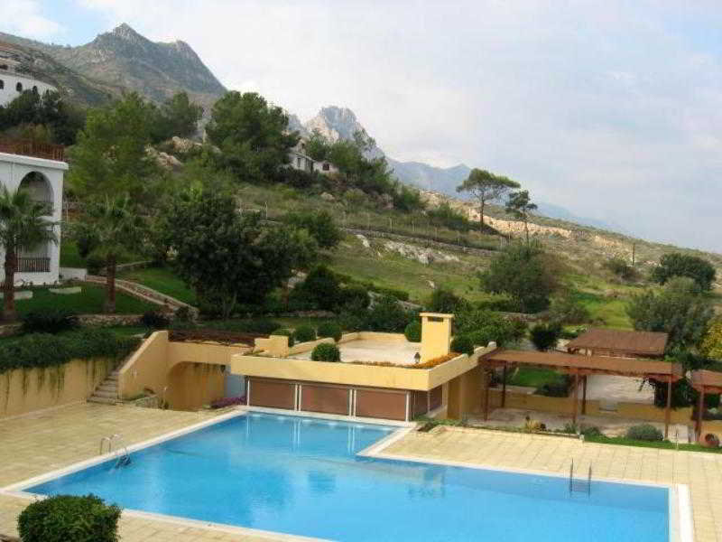 Pool
 di Onar Village
