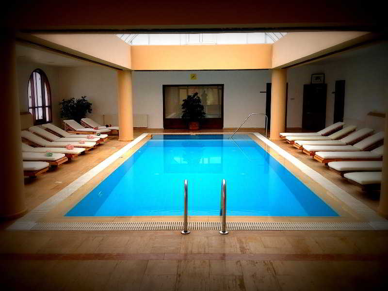 Pool
 di Onar Village