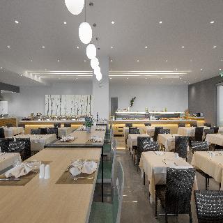 Avra Beach Resort image 2