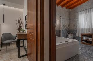 Executive Suite with 2 Bedrooms and Private Pool