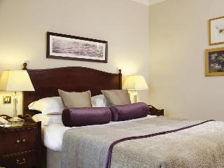 Macdonald Compleat Angler, Maidenhead