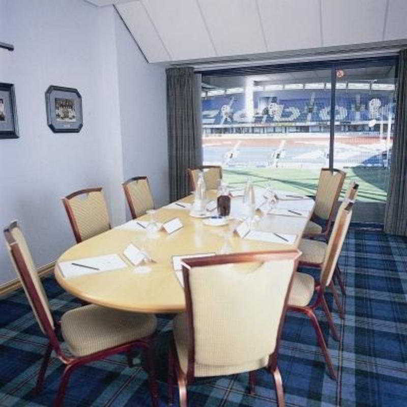 De Vere Whites