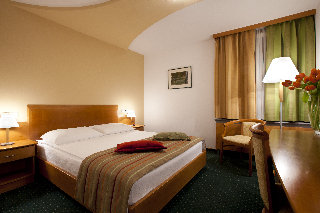 Room
 di Central Hotel, former Garni Hotel
