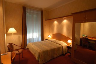 Room
 di International & Terminus